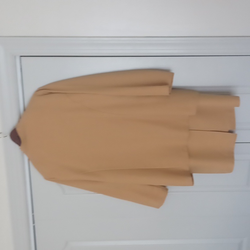 2-piece suit - Picture 3 of 3